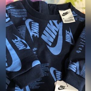 Baby 🍼👶🏻Nike Sweatshirt for the little one